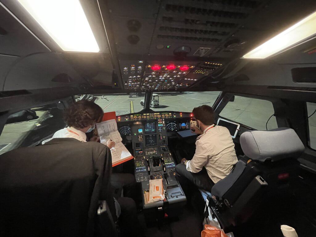 Cockpit avion easyjet